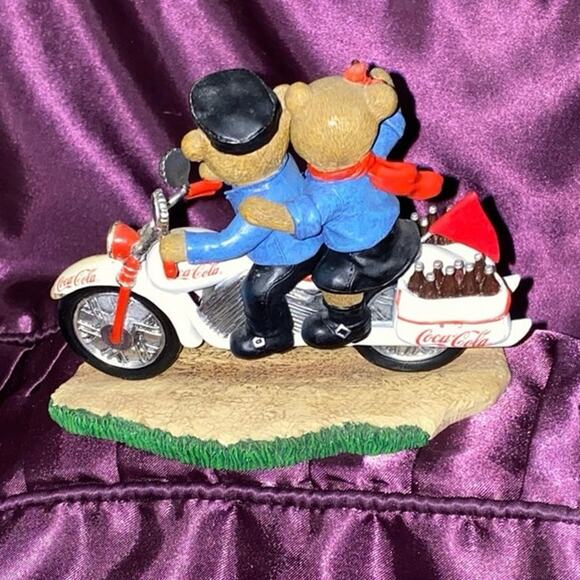 Hamilton Coca Cola Collection Take Off With Refreshing Coca-Cola Taste Figurine - Picture 3 of 10